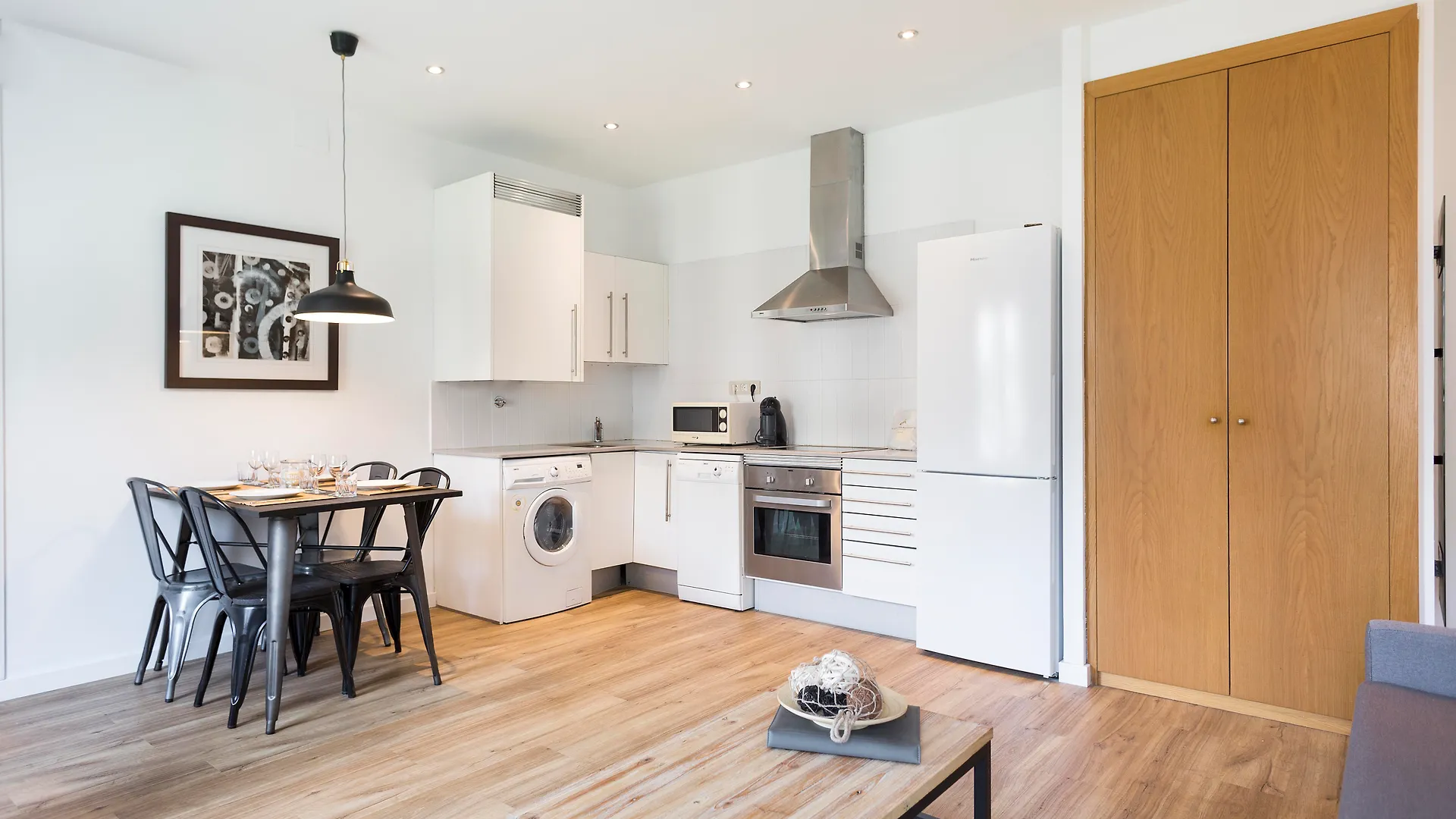 Amister Apartments Barcelona Spain